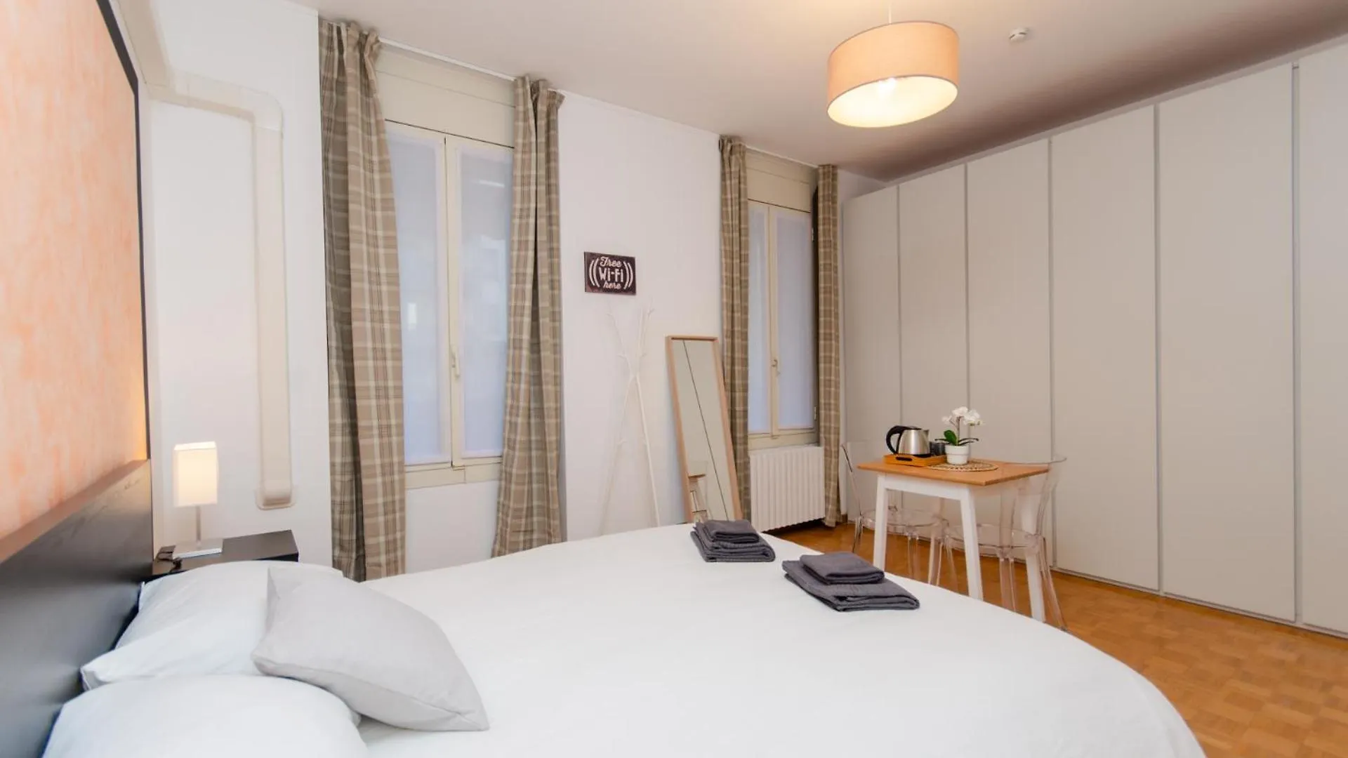 Orange Room Milan Homestay